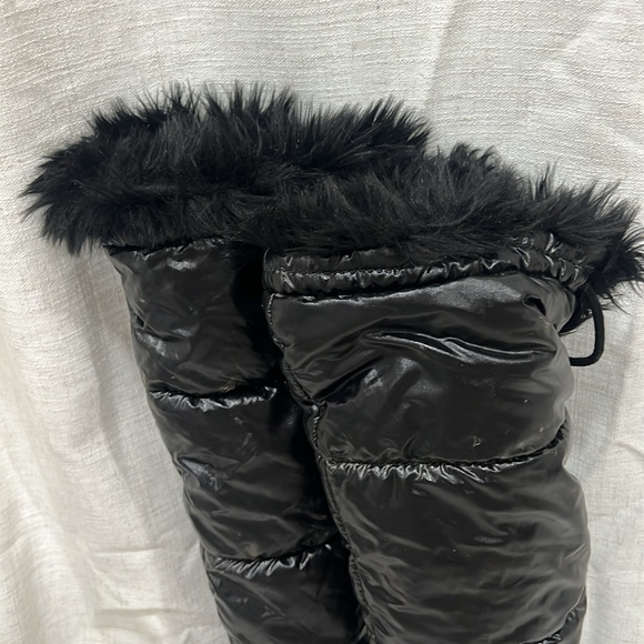 Black Fur-Trimmed Women's Boots size 7 - Picture 2 of 7